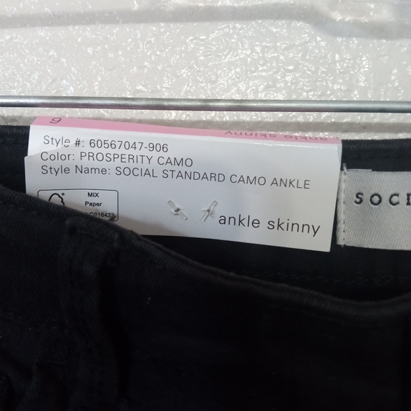 Social Standard By Sanctuary Black Camo Ankle Skinny Jeans NWT mid Rise - Picture 7 of 8